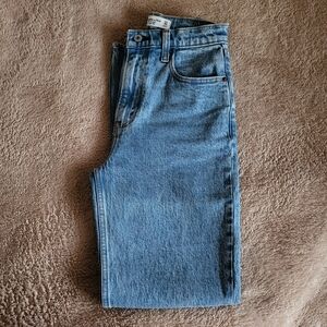 Abercrombie & Fitch Ultra High Rise 90s Straight Jean size 24 Short (24S)
